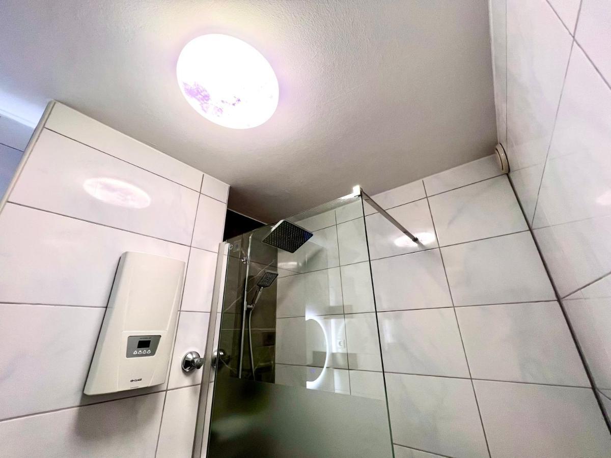 Stylish, Cozy & Quiet With One And Half In District 1 Apartamento