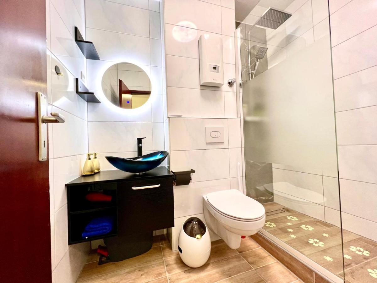 Apartment Stylish, Cozy & Quiet With One And Half In District 1 Düsseldorf
